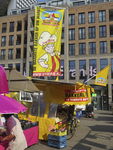 906422 Afbeelding van de kraam van bakkerij 't Stoepje op de zaterdagse warenmarkt (Vredenburg) te Utrecht.